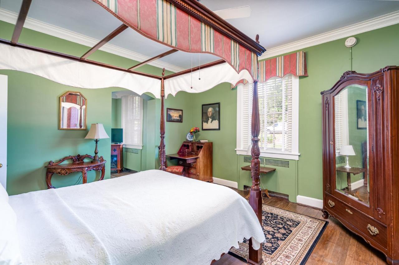 ซีดาร์ ออฟ วิลเลียมส์เบิร์ก เบด แอนด์ เบรคฟาสต์ Bed & Breakfast ภายนอก รูปภาพ