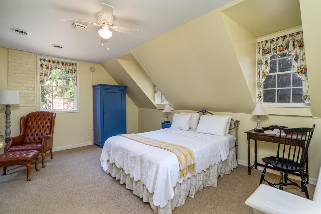 ซีดาร์ ออฟ วิลเลียมส์เบิร์ก เบด แอนด์ เบรคฟาสต์ Bed & Breakfast ภายนอก รูปภาพ