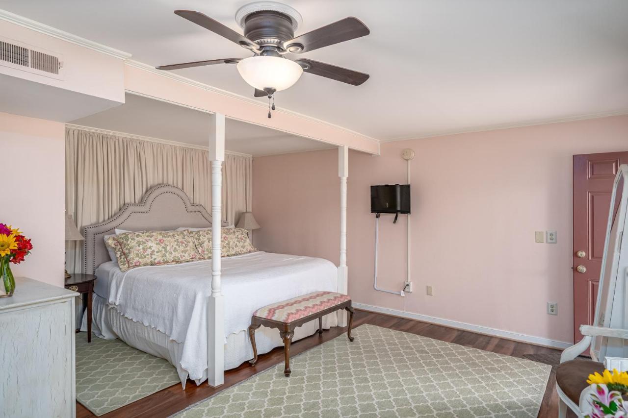 ซีดาร์ ออฟ วิลเลียมส์เบิร์ก เบด แอนด์ เบรคฟาสต์ Bed & Breakfast ภายนอก รูปภาพ