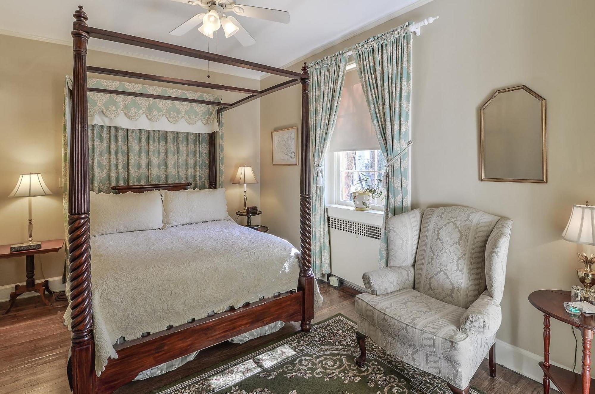 ซีดาร์ ออฟ วิลเลียมส์เบิร์ก เบด แอนด์ เบรคฟาสต์ Bed & Breakfast ภายนอก รูปภาพ