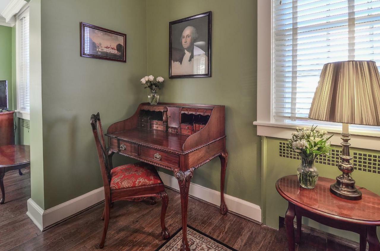 ซีดาร์ ออฟ วิลเลียมส์เบิร์ก เบด แอนด์ เบรคฟาสต์ Bed & Breakfast ภายนอก รูปภาพ