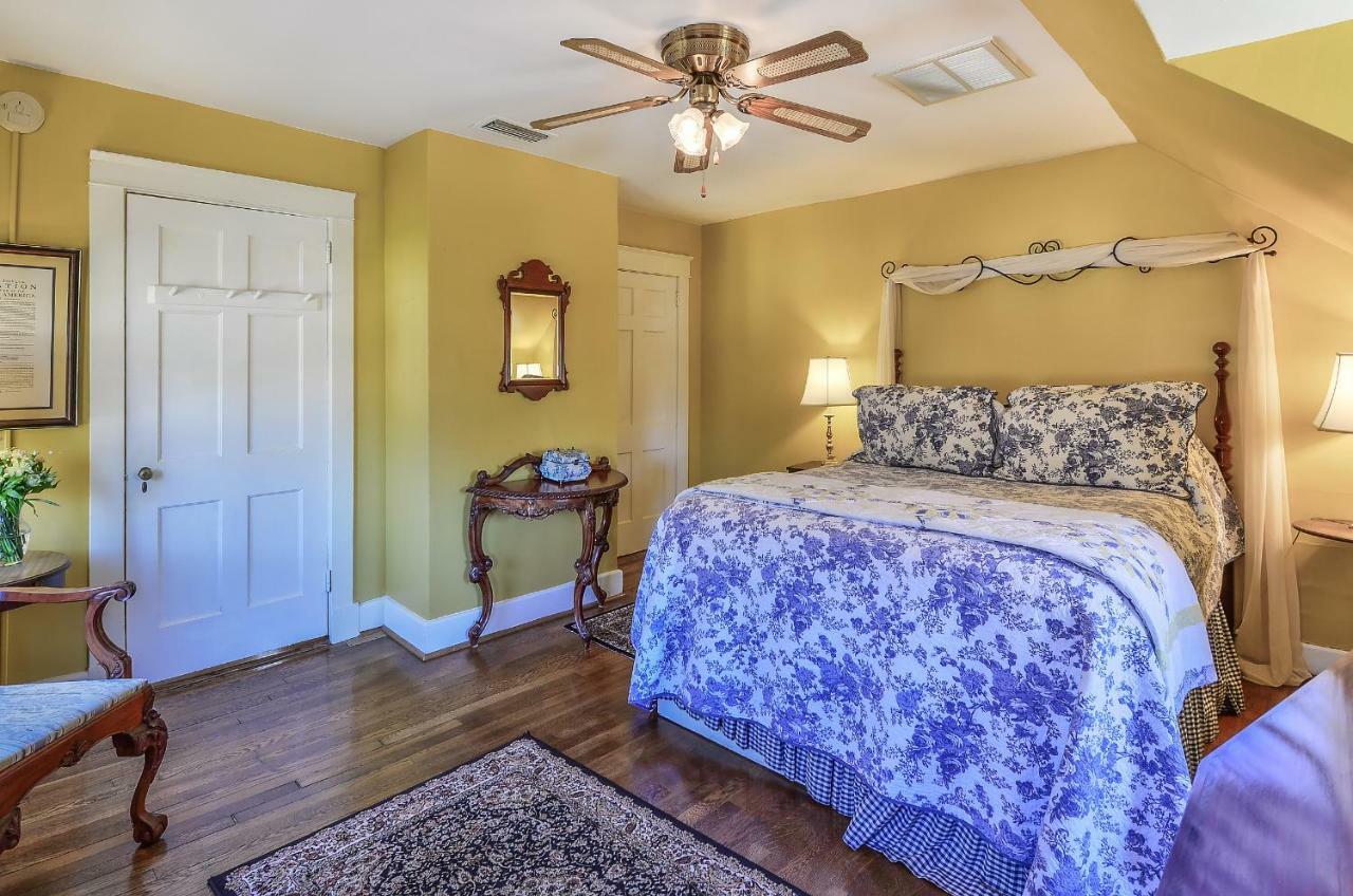ซีดาร์ ออฟ วิลเลียมส์เบิร์ก เบด แอนด์ เบรคฟาสต์ Bed & Breakfast ภายนอก รูปภาพ